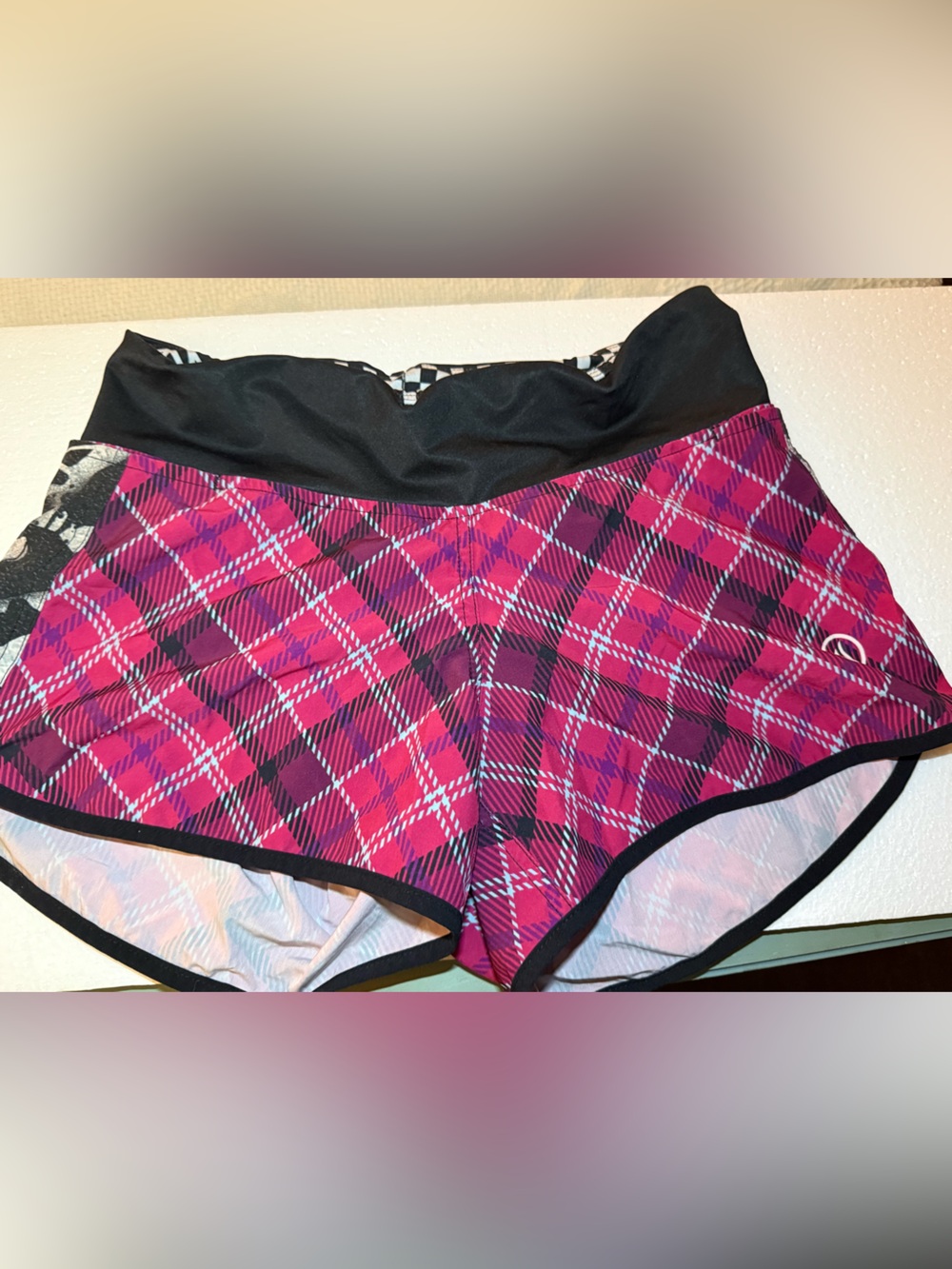 INKnBURN 8 Women's Raspberry Plaid Shorts, Pink Black Running
